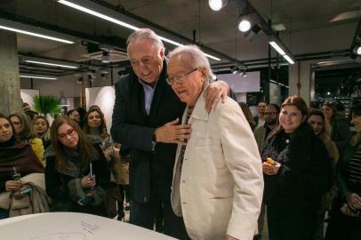 Na foto, Cesar Gomes Jr. e Ruy Ohtake. Lançamento da Officina Portobello com a presença do renomado arquiteto Ruy Ohtake, em Porto Alegre.