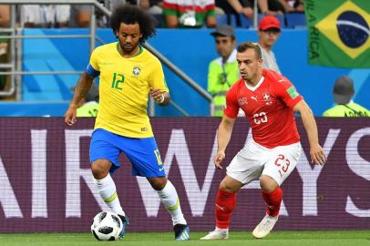  Brazils defender Marcelo (L) controls the ball next to Switzerlands forward Xherdan Shaqiri during the Russia 2018 World Cup Group E football match between Brazil and Switzerland at the Rostov Arena in Rostov-On-Don on June 17, 2018. / AFP PHOTO / JOE KLAMAR / RESTRICTED TO EDITORIAL USE - NO MOBILE PUSH ALERTS/DOWNLOADSEditoria: SPOLocal: Rostov-on-DonIndexador: JOE KLAMARSecao: soccerFonte: AFPFotógrafo: STF