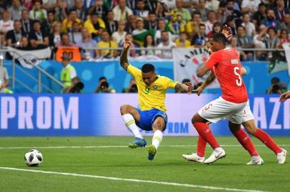  Brazil's forward Gabriel Jesus falls during the Russia 2018 World Cup Group E football match between Brazil and Switzerland at the Rostov Arena in Rostov-On-Don on June 17, 2018. / AFP PHOTO / JOE KLAMAR / RESTRICTED TO EDITORIAL USE - NO MOBILE PUSH ALERTS/DOWNLOADSEditoria: SPOLocal: Rostov-on-DonIndexador: JOE KLAMARSecao: soccerFonte: AFPFotógrafo: STF