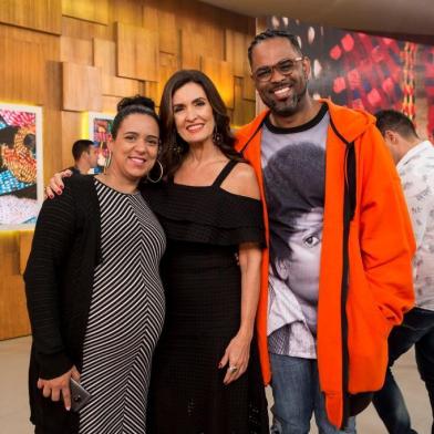 FOTO EXCLUSIVA SINAL ABERTO! A mulher de Manoel Soares, Dinorá Rodrigues, conhece Fátima Bernardes nos bastidores do Encontro.