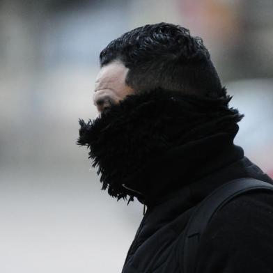  PORTO ALEGRE, RS, BRASIL, 18.06.2018. Amanhecer frio em Porto Alegre.Foto: Ronaldo Bernardi/Agência RBS