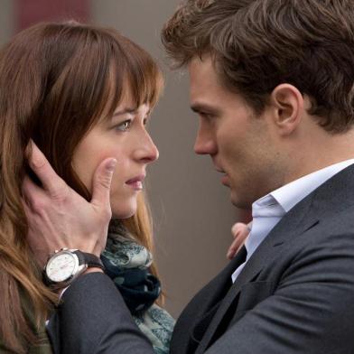 Dakota Johnson e Jamie Dornam em cena da adaptação literária de 50 Tons de Cinza, best-seller de E.L. James