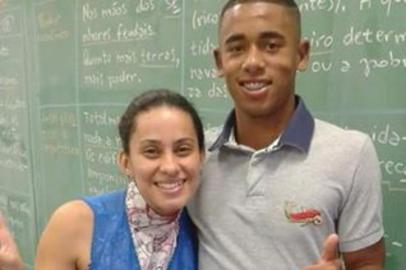 Antes da bola rolar para Brasil e Suíça, no domingo, pela estreia da seleção na Copa do Mundo, a professora de filosofia Rita de Cássia usou o seu perfil no Facebook para publicar uma mensagem motivacional para Gabriel Jesus, craque da seleção brasileira que foi seu aluno no terceiro ano do ensino médio. 