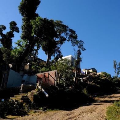  CAXIAS DO SUL, RS, 18/06/2018 Loteamento Vila Verde II: Acabou o prazo para a desocupação do loteamento Vila Verde II, mas 56 famílias querem montar uma cooperativa para tentar comprar a área invadida.Cases:- Cristian dos Santos, 31, metalúrgico desempregado- Ondino Rodriques Martin, 54, pedreiro- Valderez Rotel Messa, 65, aposentada(Lucas Amorelli/Agência RBS)