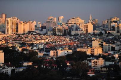  CAXIAS DO SUL, RS, BRASIL, 19/06/2018. Vistas gerais de Caxias do Sul. Prédios. (Porthus Junior/Agência RBS)