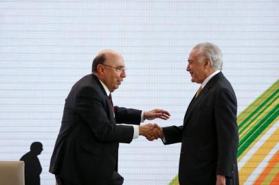 Michel Temer anuncia Henrique Meirelles como o candidato à  presidência pelo partidoBRASÃLIA, DF, 22.05.2018: MICHEL-TEMER - O presidente da República Michel Temer participa de encontro na sede do MDB, ao lado dos ministros Eliseu Padilha (Casa Civil), Moreira Franco (Minas e Energia) e do presidente do MDB senador Romero JucÃ¡. Michel Temer anuncia Henrique Meirelles como o candidato à  presidência pelo partido em Brasília, nesta terça (22). (Foto: Pedro Ladeira/Folhapress)Local: BRASÃ?LIA ;DF ;BRASIL