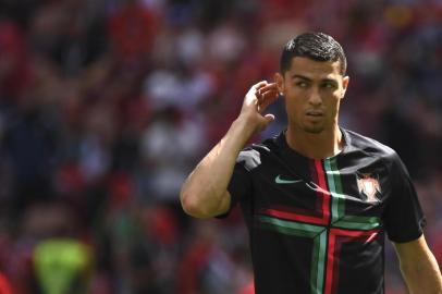  Portugal's forward Cristiano Ronaldo reacts as he takes part in a warm up session prior to the Russia 2018 World Cup Group B football match between Portugal and Morocco at the Luzhniki Stadium in Moscow on June 20, 2018. / AFP PHOTO / Kirill KUDRYAVTSEV / RESTRICTED TO EDITORIAL USE - NO MOBILE PUSH ALERTS/DOWNLOADSEditoria: SPOLocal: MoscowIndexador: KIRILL KUDRYAVTSEVSecao: soccerFonte: AFPFotógrafo: STF