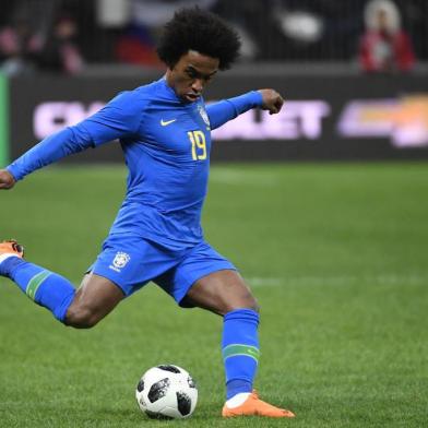  Brazils midfielder Willian shoots the ball during an international friendly football match between Russia and Brazil at the Luzhniki stadium in Moscow on March 23, 2018. / AFP PHOTO / Alexander NEMENOVEditoria: SPOLocal: MoscowIndexador: ALEXANDER NEMENOVSecao: soccerFonte: AFPFotógrafo: STF