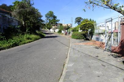  PORTO ALEGRE, RS, BRASIL, 20.06.2018. Dono de pizzaria é executado a tiros enquanto fazia entrega no bairro Bom Jesus, em Porto Alegre.Na foto, local do crime.