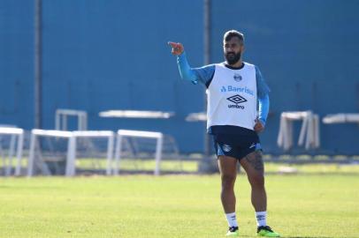  PORTO ALEGRE, RS, BRASIL, 20.06.2018. Treino do grupo de transição do Grêmio com a presença do meia Douglas.Foto: Lauro Alves/Agência RBS