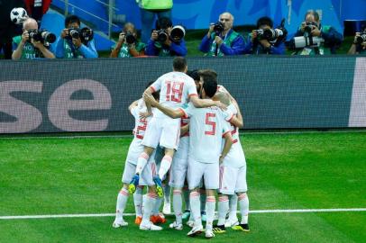  Spain's players celebrate their goal during the Russia 2018 World Cup Group B football match between Iran and Spain at the Kazan Arena in Kazan on June 20, 2018. / AFP PHOTO / BENJAMIN CREMEL / RESTRICTED TO EDITORIAL USE - NO MOBILE PUSH ALERTS/DOWNLOADSEditoria: SPOLocal: KazanIndexador: BENJAMIN CREMELSecao: soccerFonte: AFPFotógrafo: STR