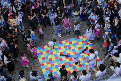 PORTO ALEGRE, RS, BRASIL, 24/06/2017: Festas Juninas da Capital. Na foto: Festa no Vila Flores. (FOTO: Isadora Neumann / Agência RBS)