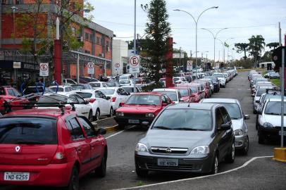  CAXIAS DO SUL, RS, BRASIL, 21/06/2018. A UCS quer deslocar a rótula de retorno para a rua em frente à entrada do Hospital Geral (a que é perpendicular à BR, hoje usada como estacionamento). Essa é uma das propostas ao Plano Diretor para mudanças em vias internas da UCS. (Diogo Sallaberry/Agência RBS)