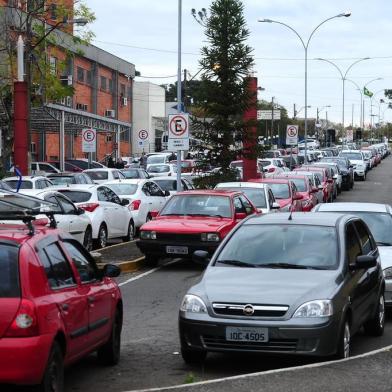  CAXIAS DO SUL, RS, BRASIL, 21/06/2018. A UCS quer deslocar a rótula de retorno para a rua em frente à entrada do Hospital Geral (a que é perpendicular à BR, hoje usada como estacionamento). Essa é uma das propostas ao Plano Diretor para mudanças em vias internas da UCS. (Diogo Sallaberry/Agência RBS)