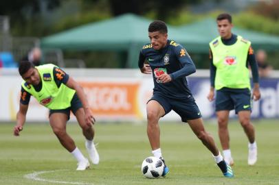 Treino da Seleção Brasileira no CT do Tottenham. Taison.