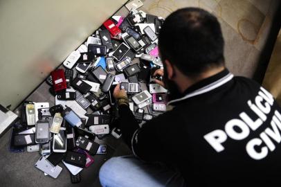  PORTO ALEGRE,RS,BRASIL.2018-06-20.Roubo de celulares alimenta o comércio clandestino,da venda de aparelhos de celulares e peças.(RONALDO BERNARDI/AGENCIA RBS).