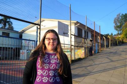  CAXIAS DO SUL, RS, BRASIL 22-06-2018Milena Martini doou o primeiro salário que recebeu como menor aprendiz para a escola Dezenove de Abril no Bairro Cidade Indústrial. Ela conta que foi uma promessa para conseguir o primeiro emprego.