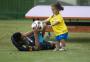 Jogadores do Brasil aproveitam momento com os filhos durante treino