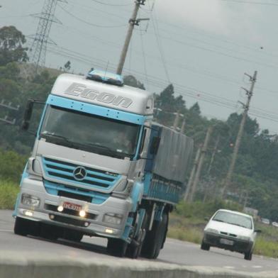 O aumento de 14,6% no valor do frete a partir de março, anunciado pelo Sindicato das Empresas de Transporte de Cargas e Logística no Estado do Rio Grande do Sul (Setcergs) em fevereiro, deve provocar uma alta de 0,8% a 2% no preço das mercadorias para os consumidores, segundo a Federação das Câmaras de Dirigentes Lojistas do Rio Grande do Sul - FCDL-RS.