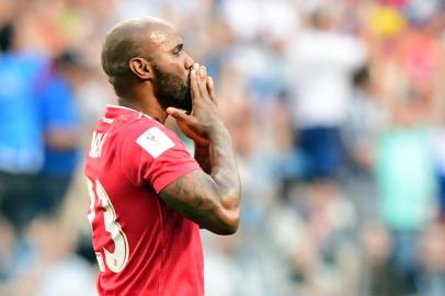 Panamas defender Felipe Baloy blows a kiss after scoring a goal during the Russia 2018 World Cup Group G football match between England and Panama at the Nizhny Novgorod Stadium in Nizhny Novgorod on June 24, 2018. / AFP PHOTO / Martin BERNETTI / RESTRICTED TO EDITORIAL USE - NO MOBILE PUSH ALERTS/DOWNLOADS