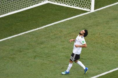  Egypts forward Mohamed Salah reacts after missing a shot during the Russia 2018 World Cup Group A football match between Saudi Arabia and Egypt at the Volgograd Arena in Volgograd on June 25, 2018. / AFP PHOTO / Mark RALSTON / RESTRICTED TO EDITORIAL USE - NO MOBILE PUSH ALERTS/DOWNLOADSEditoria: SPOLocal: VolgogradIndexador: MARK RALSTONSecao: soccerFonte: AFPFotógrafo: STF