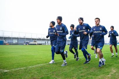 RS - FUTEBOL/TREINO GREMIO  - ESPORTES - Jogadores do Gremio realizam treino durante a tarde desta quarta-feira no Centro de Treinamentos Luiz Carvalho, na preparacao para o Campeonato Brasileiro 2018. FOTO: LUCAS UEBEL/GREMIO FBPA