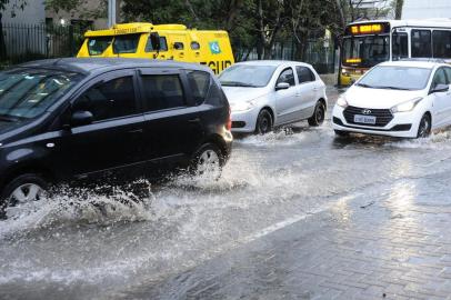  PORTO ALEGRE, RS, BRASIL, 25.06.2018. Alagamento na rua 18 de Novembro, no bairro Navegantes em Porto Alegre.Foto: Ronaldo Bernardi/Agência RBS