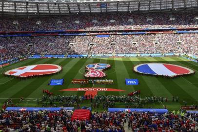  Denmark and Frances starting eleven pose for a group picture ahead of the Russia 2018 World Cup Group C football match between Denmark and France at the Luzhniki Stadium in Moscow on June 26, 2018. / AFP PHOTO / Mladen ANTONOV / RESTRICTED TO EDITORIAL USE - NO MOBILE PUSH ALERTS/DOWNLOADSEditoria: SPOLocal: MoscowIndexador: MLADEN ANTONOVSecao: soccerFonte: AFPFotógrafo: STF