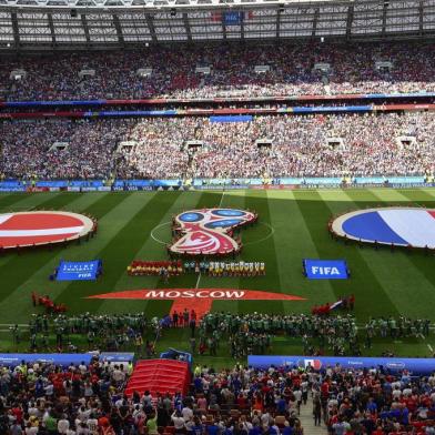  Denmark and Frances starting eleven pose for a group picture ahead of the Russia 2018 World Cup Group C football match between Denmark and France at the Luzhniki Stadium in Moscow on June 26, 2018. / AFP PHOTO / Mladen ANTONOV / RESTRICTED TO EDITORIAL USE - NO MOBILE PUSH ALERTS/DOWNLOADSEditoria: SPOLocal: MoscowIndexador: MLADEN ANTONOVSecao: soccerFonte: AFPFotógrafo: STF