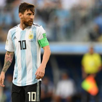  Argentinas forward Lionel Messi looks on during the Russia 2018 World Cup Group D football match between Nigeria and Argentina at the Saint Petersburg Stadium in Saint Petersburg on June 26, 2018. / AFP PHOTO / OLGA MALTSEVA / RESTRICTED TO EDITORIAL USE - NO MOBILE PUSH ALERTS/DOWNLOADSEditoria: SPOLocal: Saint PetersburgIndexador: OLGA MALTSEVASecao: soccerFonte: AFPFotógrafo: STR