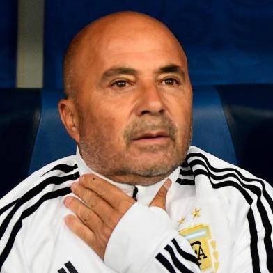 Argentinas coach Jorge Sampaoli is pictured on the sidelines during the Russia 2018 World Cup Group D football match between Nigeria and Argentina at the Saint Petersburg Stadium in Saint Petersburg on June 26, 2018. / AFP PHOTO / CHRISTOPHE SIMON / RESTRICTED TO EDITORIAL USE - NO MOBILE PUSH ALERTS/DOWNLOADS