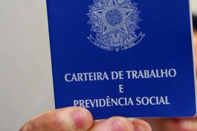 Lá vem o feirão!Se o próximo sábado, dia 25, será de descanso para muitos, para outros será de conquistar uma vaga no mercado de trabalho: é quando acontece em Biguaçu a Feira do Emprego - das  8h às 16h, no auditório da Universidade do Vale do Itajaí (Univali). Os funcionários do Sine farão o cadastro para vagas, encaminhamento para cursos de qualificação gratuitos e para o seguro-desemprego. O trabalhador deve levar carteira de trabalho, RG, CPF, número do PIS, comprovante de residência e de escolaridade. A entrada é um quilo de alimento não perecível. Na programação, estão previstos recolhimento de currículos, palestras sobre a importância da qualificação e indicação dos setores mais promissores. A Univali de Biguaçu fica na Coan, 400 - Rua João Comi - Universitários. Mais informações pelo (48) 3279-9712====SINE/Divulgação