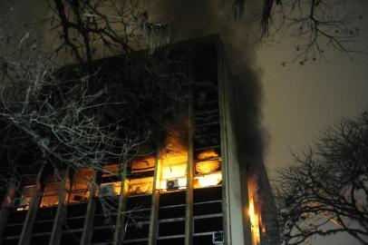  PORTO ALEGRE, RS, BRASIL, 27/06/2018  - Incêndio atinge prédio da Emater em Porto Alegre. (FOTOGRAFO: RONALDO BERNARDI / AGENCIA RBS)