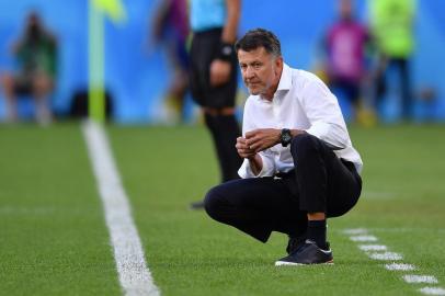 Mexicos coach Juan Carlos Osorio during the Russia 2018 World Cup Group F football match between Mexico and Sweden at the Ekaterinburg Arena in Ekaterinburg on June 27, 2018. / AFP PHOTO / HECTOR RETAMAL / RESTRICTED TO EDITORIAL USE - NO MOBILE PUSH ALERTS/DOWNLOADS