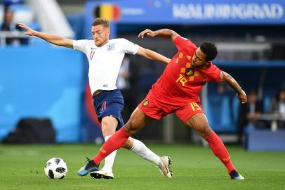  England's forward Jamie Vardy (L) vies with Belgium's midfielder Moussa Dembele during the Russia 2018 World Cup Group G football match between England and Belgium at the Kaliningrad Stadium in Kaliningrad on June 28, 2018. / AFP PHOTO / OZAN KOSE / RESTRICTED TO EDITORIAL USE - NO MOBILE PUSH ALERTS/DOWNLOADSEditoria: SPOLocal: KaliningradIndexador: OZAN KOSESecao: soccerFonte: AFPFotógrafo: STF