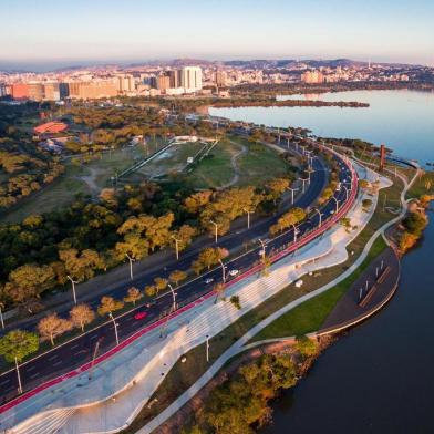  PORTO ALEGRE, RS, BRASIL,  : Orla do Guaíba revitalizada será entregue nesta semana. A revitalização da orla do Guaíba na região do Gasômetro ¿ que dividiu opiniões de porto-alegrenses durante a concepção, atrasou e ficou mais cara do que o previsto ¿ será finalmente inaugurada. E promete ser um dos locais mais agradáveis de Porto Alegre para lazer. A entrega à população está marcada para sexta-feira (29), às 10h30min. (Omar Freitas/Agência RBS)Local: Porto Alegre