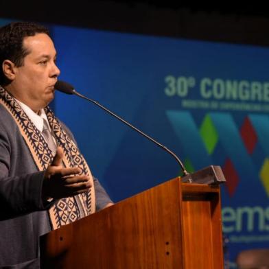 Presidente do Cosems RS, Diego Espíndola, durante o encerramento do 30 Congresso do Cosems RS, realizado em Gramado de 26 a 28 de junho.