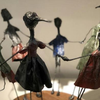 Exposição Brincantes - as esculturas que contam histórias, de Sandra Barreiro