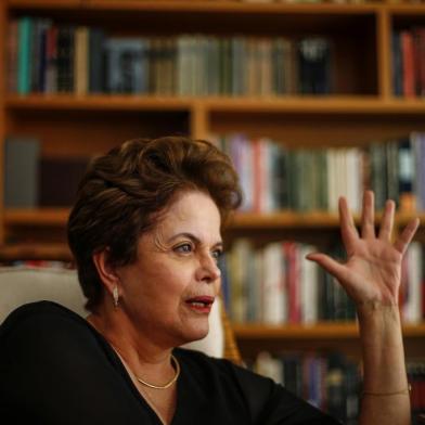  PORTO ALEGRE, RS, BRASIL, 18-01-2018: Entrevista com a ex-presidente do Brasil, Dilma Rousseff, em seu apartamento na zona sul de Porto Alegre (FOTO FÉLIX ZUCCO/AGÊNCIA RBS, Editoria de Notícias).Indexador: Felix Zucco