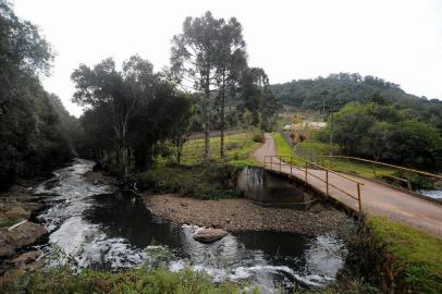  CAXIAS DO SUL, RS, BRASIL 15/06/2018Percorremos o último trecho do Arroio Tega, em Caxias do Sul, quase divisa com Farroupilha, onde o curso dágua corre ao ar livre, Localidade de São Giácomo, na 9ª Légua. (Felipe Nyland/Agência RBS)