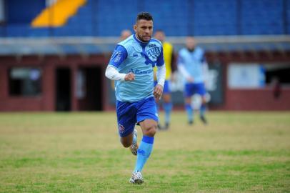  CAXIAS DO SUL, RS, BRASIL 28/06/2018SER Caxias treina no estádio Centenário antes de enfrentar o Treze de Campina Grande pelas Quartas de Final do Brasileirão série D 2018. Na foto: O atacante Eder. (Felipe Nyland/Agência RBS)