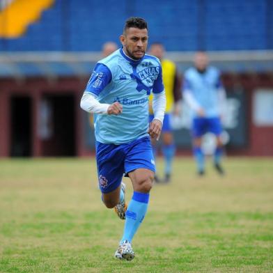  CAXIAS DO SUL, RS, BRASIL 28/06/2018SER Caxias treina no estádio Centenário antes de enfrentar o Treze de Campina Grande pelas Quartas de Final do Brasileirão série D 2018. Na foto: O atacante Eder. (Felipe Nyland/Agência RBS)