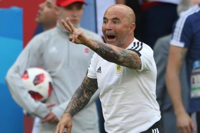 Argentina's coach Jorge Sampaoli gestures  during the Russia 2018 World Cup round of 16 football match between France and Argentina at the Kazan Arena in Kazan on June 30, 2018. / AFP PHOTO / Roman Kruchinin / RESTRICTED TO EDITORIAL USE - NO MOBILE PUSH ALERTS/DOWNLOADS