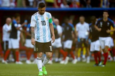 Argentinas forward Lionel Messi reacts during the Russia 2018 World Cup round of 16 football match between France and Argentina at the Kazan Arena in Kazan on June 30, 2018. / AFP PHOTO / Roman Kruchinin / RESTRICTED TO EDITORIAL USE - NO MOBILE PUSH ALERTS/DOWNLOADSFrança e Argentina se enfrentam em Kazan pelas oitavas de final da Copa do Mundo