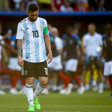 Argentinas forward Lionel Messi reacts during the Russia 2018 World Cup round of 16 football match between France and Argentina at the Kazan Arena in Kazan on June 30, 2018. / AFP PHOTO / Roman Kruchinin / RESTRICTED TO EDITORIAL USE - NO MOBILE PUSH ALERTS/DOWNLOADSFrança e Argentina se enfrentam em Kazan pelas oitavas de final da Copa do Mundo