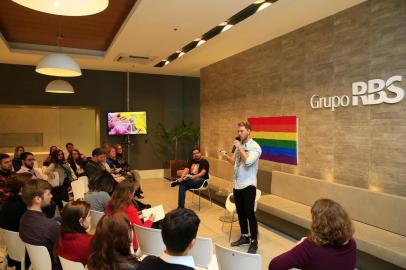  PORTO ALEGRE, RS, BRASIL, 29-06-2018: Filipe Roloff palestra durante Pride Voices na sede do Grupo RBS. (Foto: Mateus Bruxel / Agência RBS)