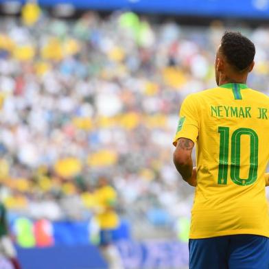  Brazil's forward Neymar reacts during the Russia 2018 World Cup round of 16 football match between Brazil and Mexico at the Samara Arena in Samara on July 2, 2018. / AFP PHOTO / MANAN VATSYAYANA / RESTRICTED TO EDITORIAL USE - NO MOBILE PUSH ALERTS/DOWNLOADSEditoria: SPOLocal: SamaraIndexador: MANAN VATSYAYANASecao: soccerFonte: AFPFotógrafo: STF