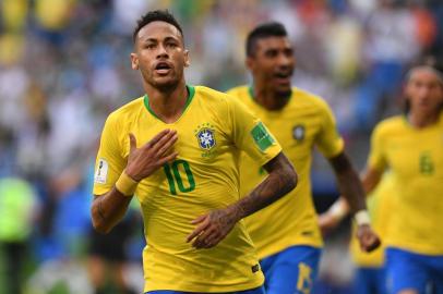  Brazil's forward Neymar celebrates after scoring the opening goal during the Russia 2018 World Cup round of 16 football match between Brazil and Mexico at the Samara Arena in Samara on July 2, 2018. / AFP PHOTO / Fabrice COFFRINI / RESTRICTED TO EDITORIAL USE - NO MOBILE PUSH ALERTS/DOWNLOADSEditoria: SPOLocal: SamaraIndexador: FABRICE COFFRINISecao: soccerFonte: AFPFotógrafo: STF