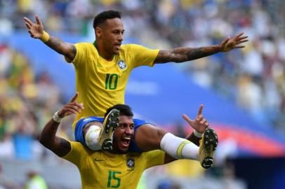  Brazils forward Neymar celebrates after scoring the opening goal during the Russia 2018 World Cup round of 16 football match between Brazil and Mexico at the Samara Arena in Samara on July 2, 2018. / AFP PHOTO / Fabrice COFFRINI / RESTRICTED TO EDITORIAL USE - NO MOBILE PUSH ALERTS/DOWNLOADSEditoria: SPOLocal: SamaraIndexador: FABRICE COFFRINISecao: soccerFonte: AFPFotógrafo: STF