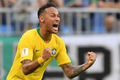  Brazils forward Neymar celebrates at the end of the Russia 2018 World Cup round of 16 football match between Brazil and Mexico at the Samara Arena in Samara on July 2, 2018. / AFP PHOTO / EMMANUEL DUNAND / RESTRICTED TO EDITORIAL USE - NO MOBILE PUSH ALERTS/DOWNLOADSEditoria: SPOLocal: SamaraIndexador: EMMANUEL DUNANDSecao: soccerFonte: AFPFotógrafo: STF